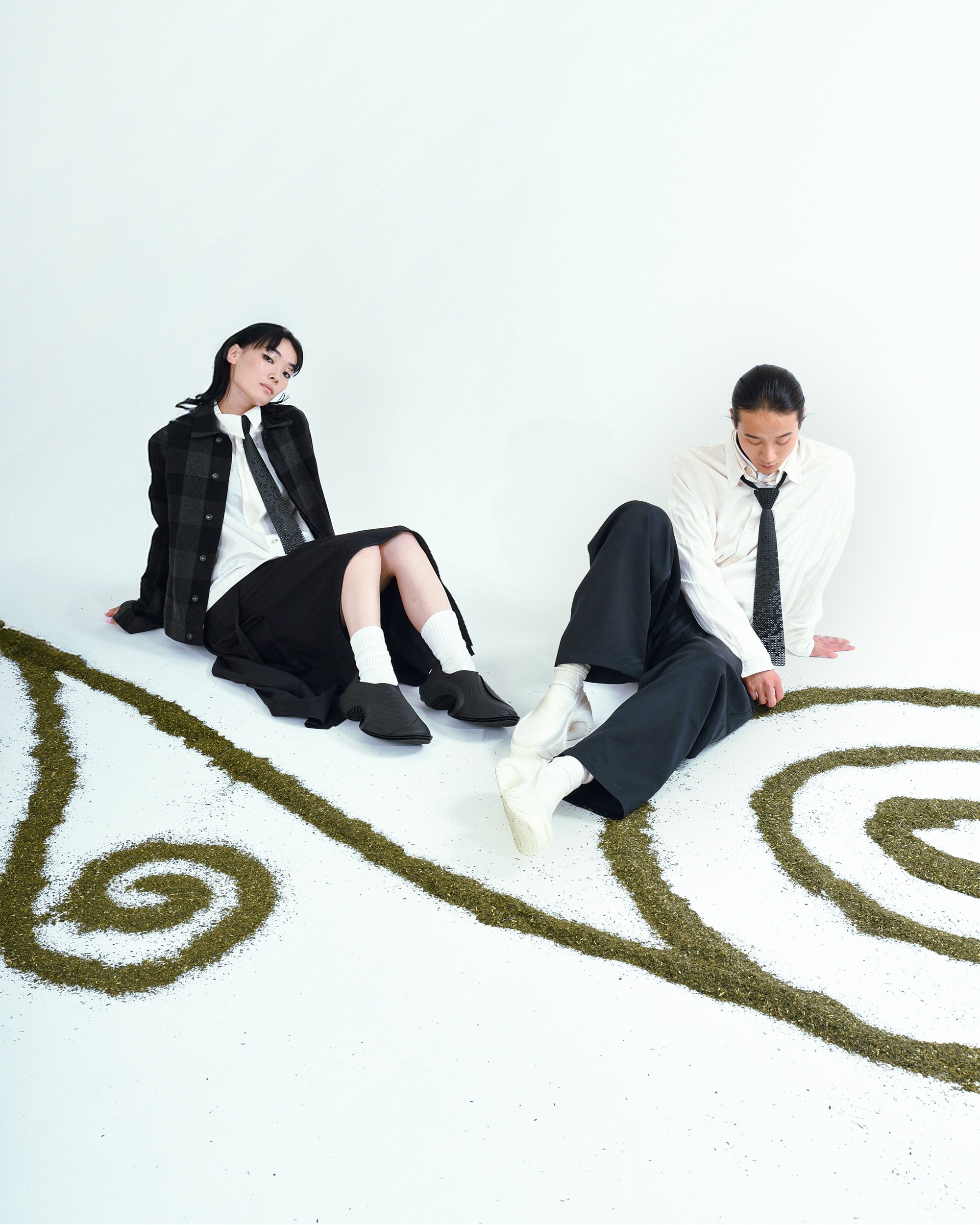 SPIRALIS LOW CHARCOAL